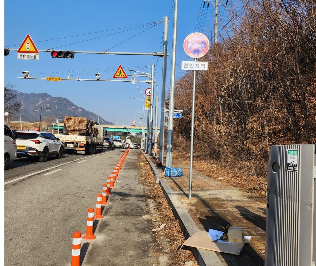 주정차금지구역 시설물 설치공사 이미지 6